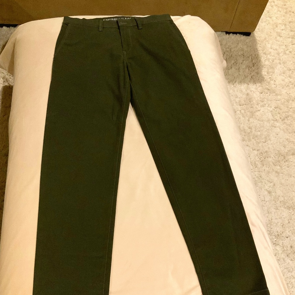 American Eagle Green 30 32 Chinos Timeless Normcore Minimalist Preppy